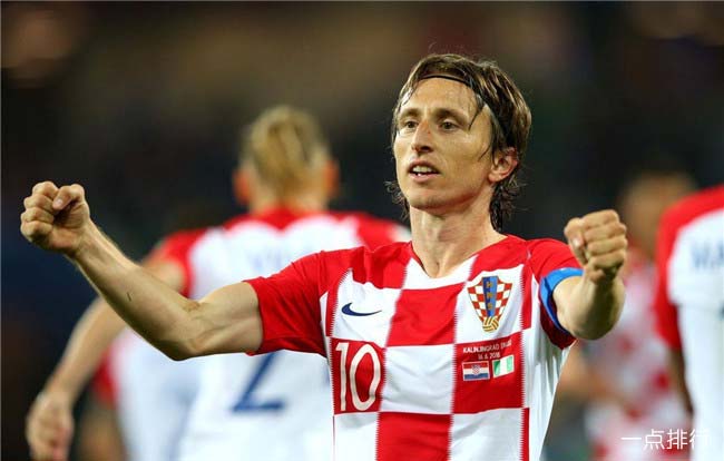 足球巴萨后防大将伤缺四周，主帅表情凝重