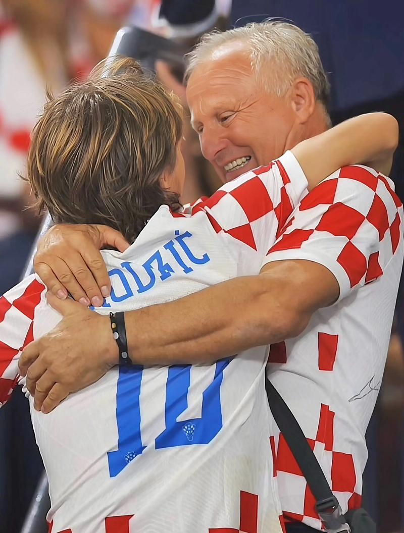 1射0正！利物浦亿元先生首发68分钟几乎隐形 数据惨淡态度更差