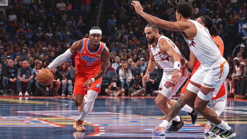 镜报：安菲尔德球迷因现场警报响起被暂时疏散，现已重新进场