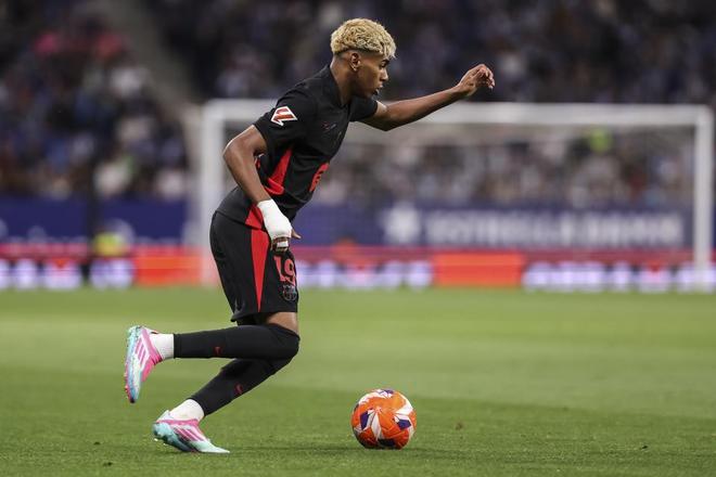 尼古拉斯·佩佩：C罗远不及梅西，圈内所有人都说梅西更好