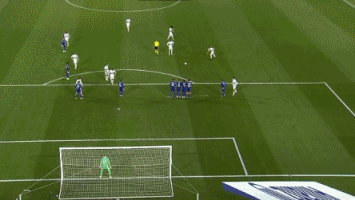 14场0球！全队最低分！皇马1.5亿巨星已59天没进球 向对手竖3手指